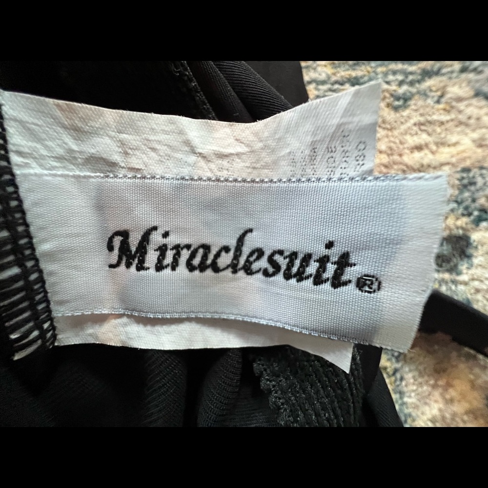 Miraclesuit ๐ด Black & Tan Palm Print - Picture 8 of 9